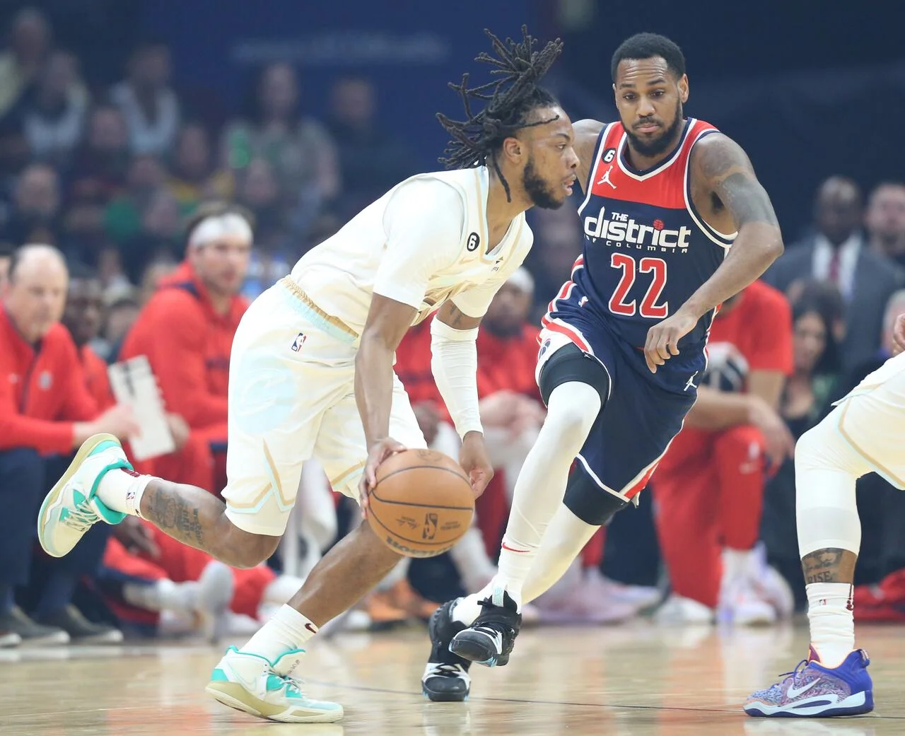 Cavaliers dominate Wizards with 117-94 victory.