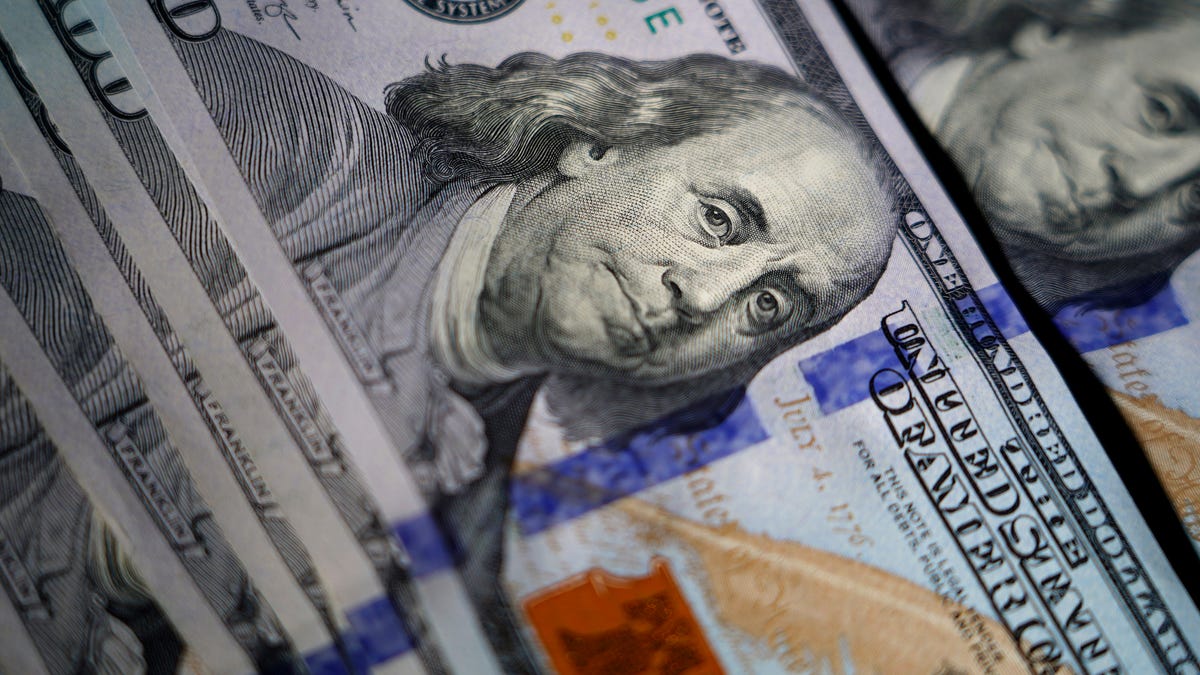 Oregon Man Throws $200K in Cash Out of Car Window as a Gift to Strangers