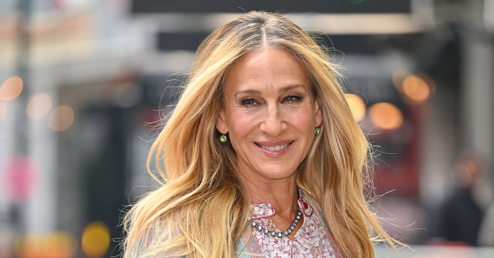 Sarah Jessica Parker's Fashionable Summer 2023 Trends.