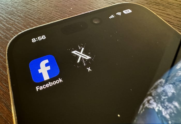 "Paralyzed Patient Uses Brain Chip to Access Social Media and Play Video Games"