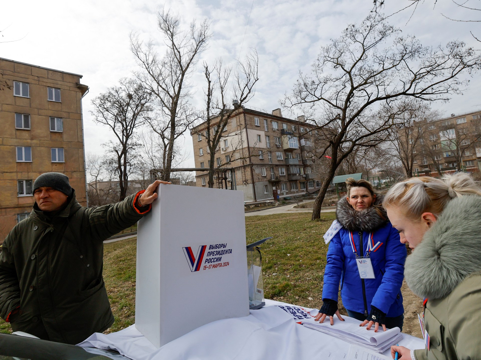 "Ukrainians Under Occupation Back Putin in Russian Election Amidst Controversy"