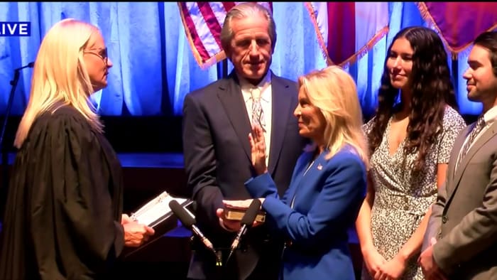 Featured image for "Breaking Barriers: Donna Deegan Makes History as Jacksonville's First Female Mayor"