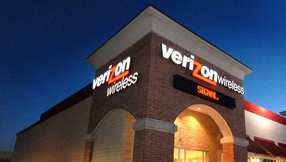 Verizon Q3 2025 Earnings Surpass Expectations Despite Subscriber Challenges