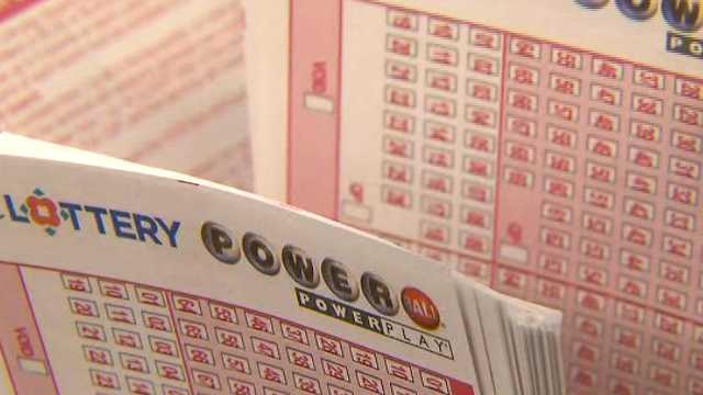 "Powerball Jackpot Soars to $650 Million with No Winner"
