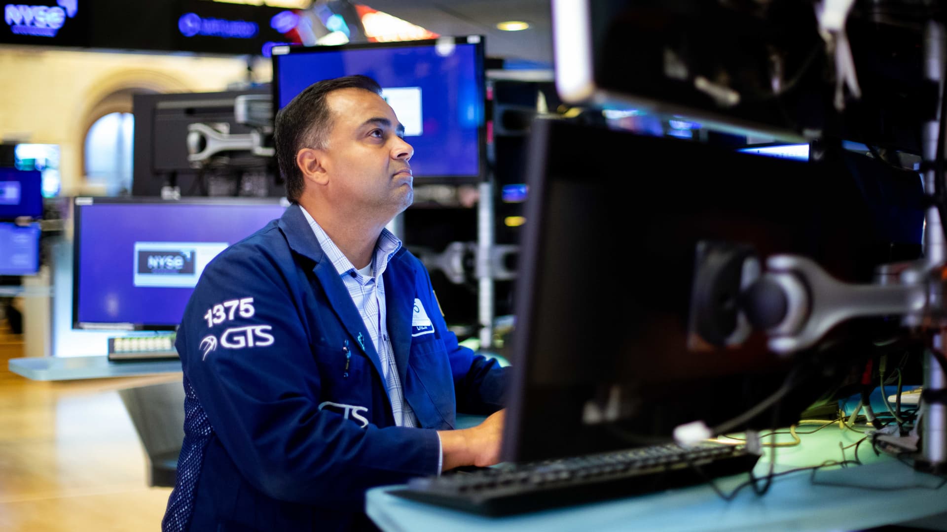 Stocks Set for Volatile Trading Day as Earnings Season Heats Up