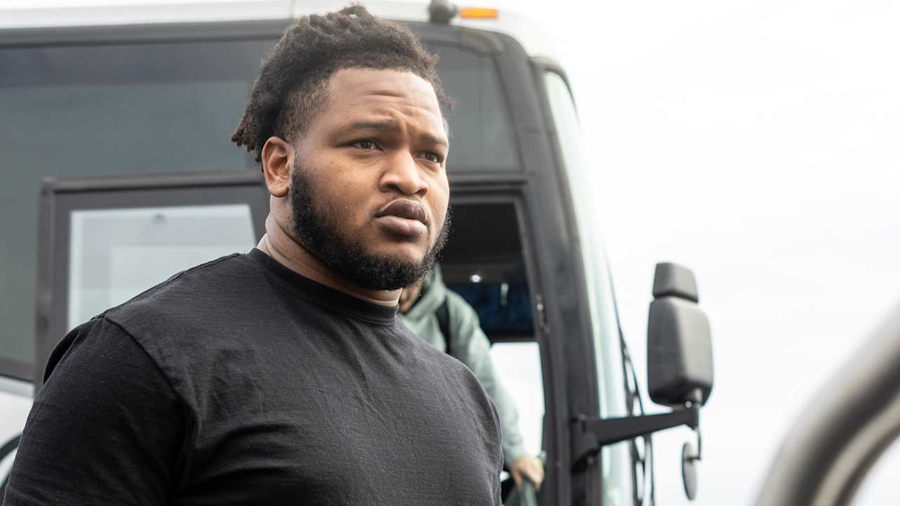 Featured image for Eagles and Bills Injury Updates Ahead of Week 17 Clash