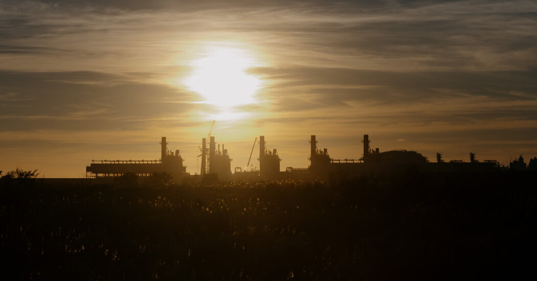 "White House Delays Decision on Looming LNG Debacle"