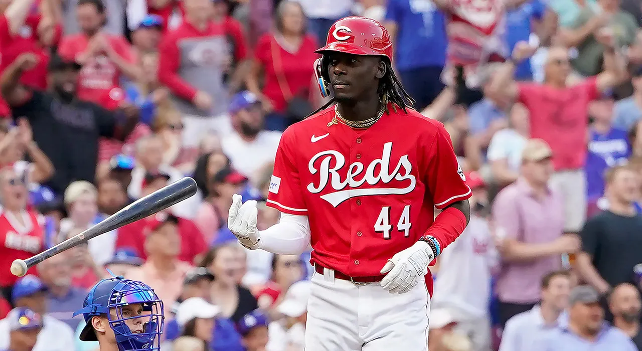 "Reds' prospect Elly de la Cruz hits first career home run with electrifying announcer call"