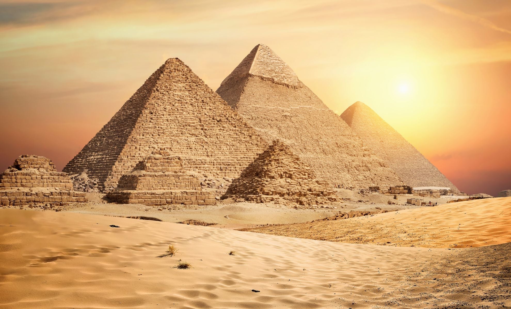 Featured image for Scientists Discover Enigmatic Plasma Bubbles Over Egypt's Pyramids
