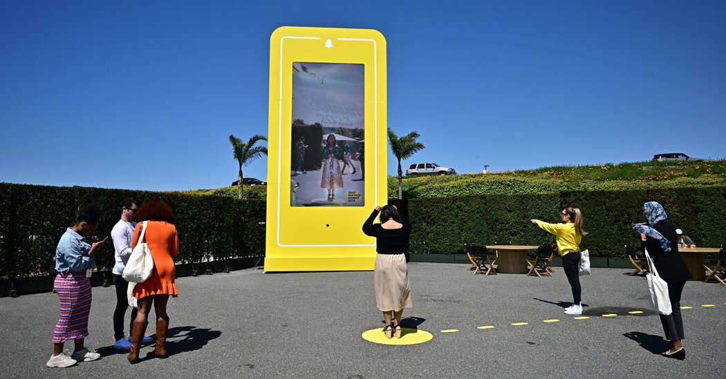 "Snap Stock Plunges 30% After Disappointing Q4 Earnings Report"