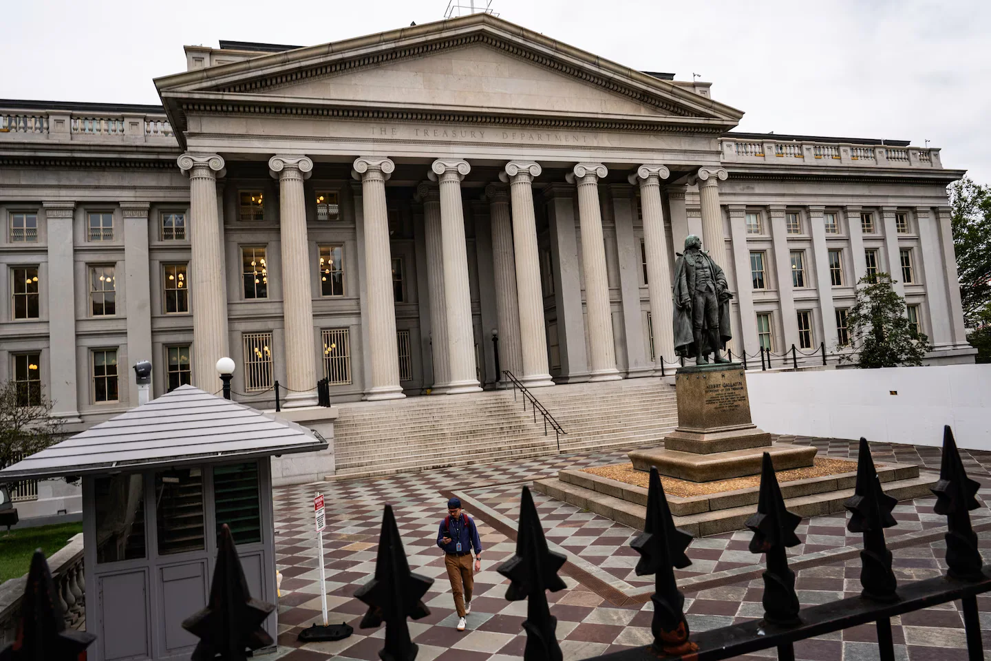 White House weighs banks’ citizenship data mandate amid immigration crackdown