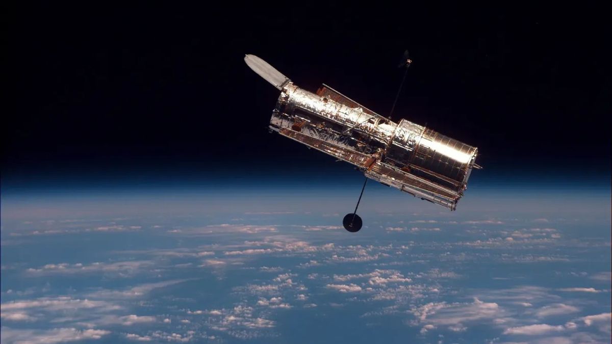Hubble Telescope Overcomes Glitch, Resumes Science Operations