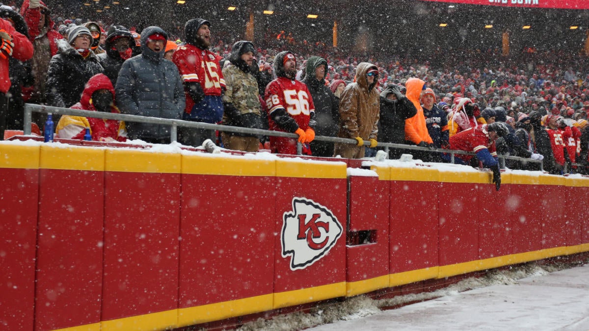 "Chiefs vs. Dolphins: Coldest Playoff Game in NFL History Sparks Frustration"