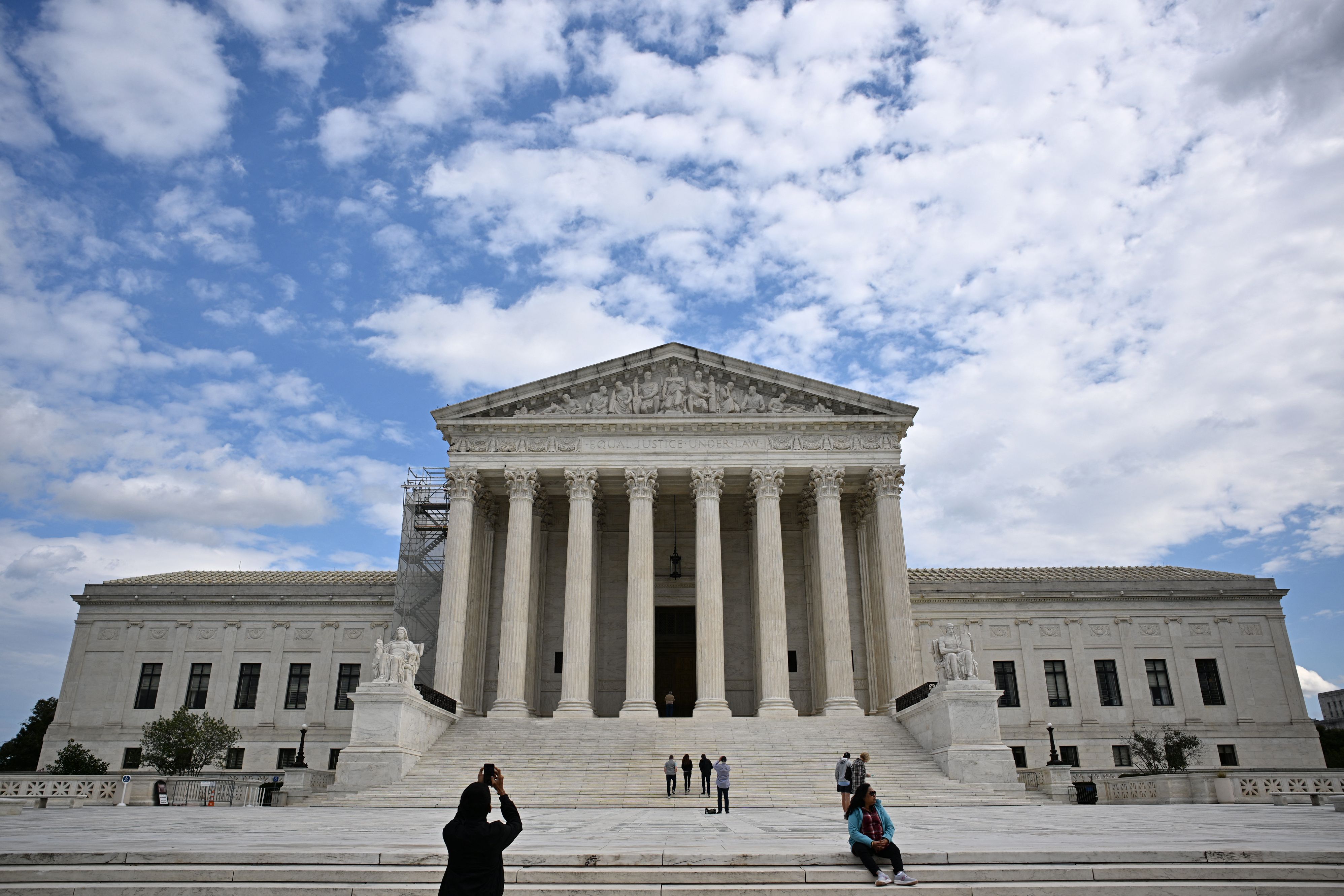 Supreme Court Permits Removal of Razor Wire from Texas Border
