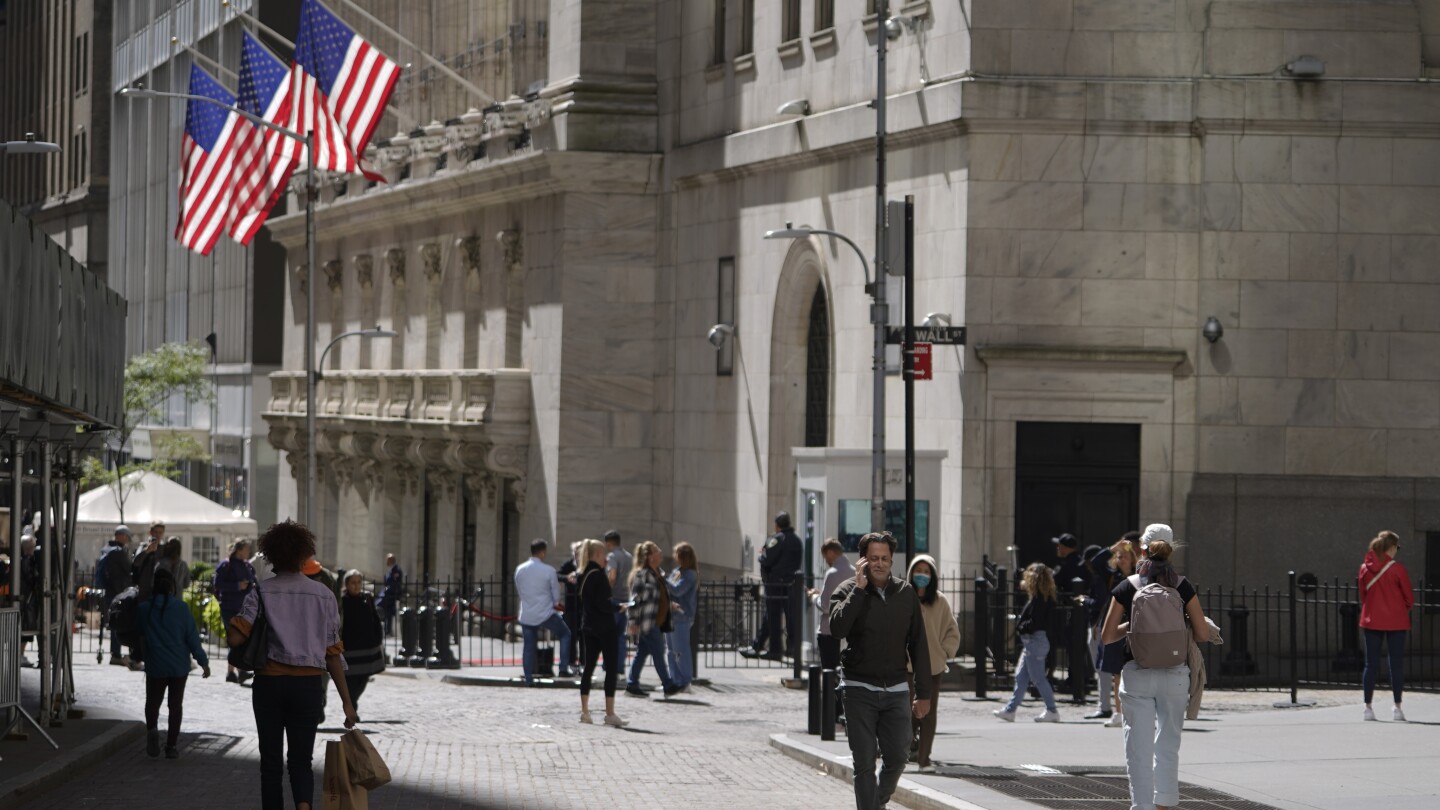 "Rate-Cut Hopes Drive Global Markets Higher: Asian Shares Gain, Wall Street Sets Record"