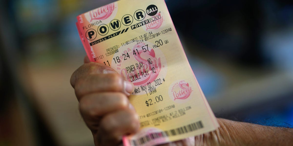 Featured image for Fraudulent Woman's Claim to Billion-Dollar Powerball Jackpot Raises Questions
