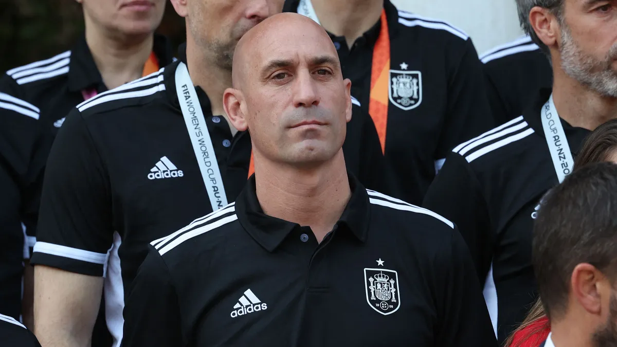 Featured image for Spain Coach Jorge Vilda Condemns Federation President's Non-Consensual Kiss