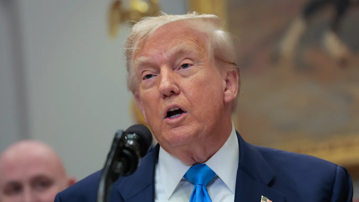 Featured image for Trump Announces 15% Tariff on South Korean Imports Amid Trade Deal