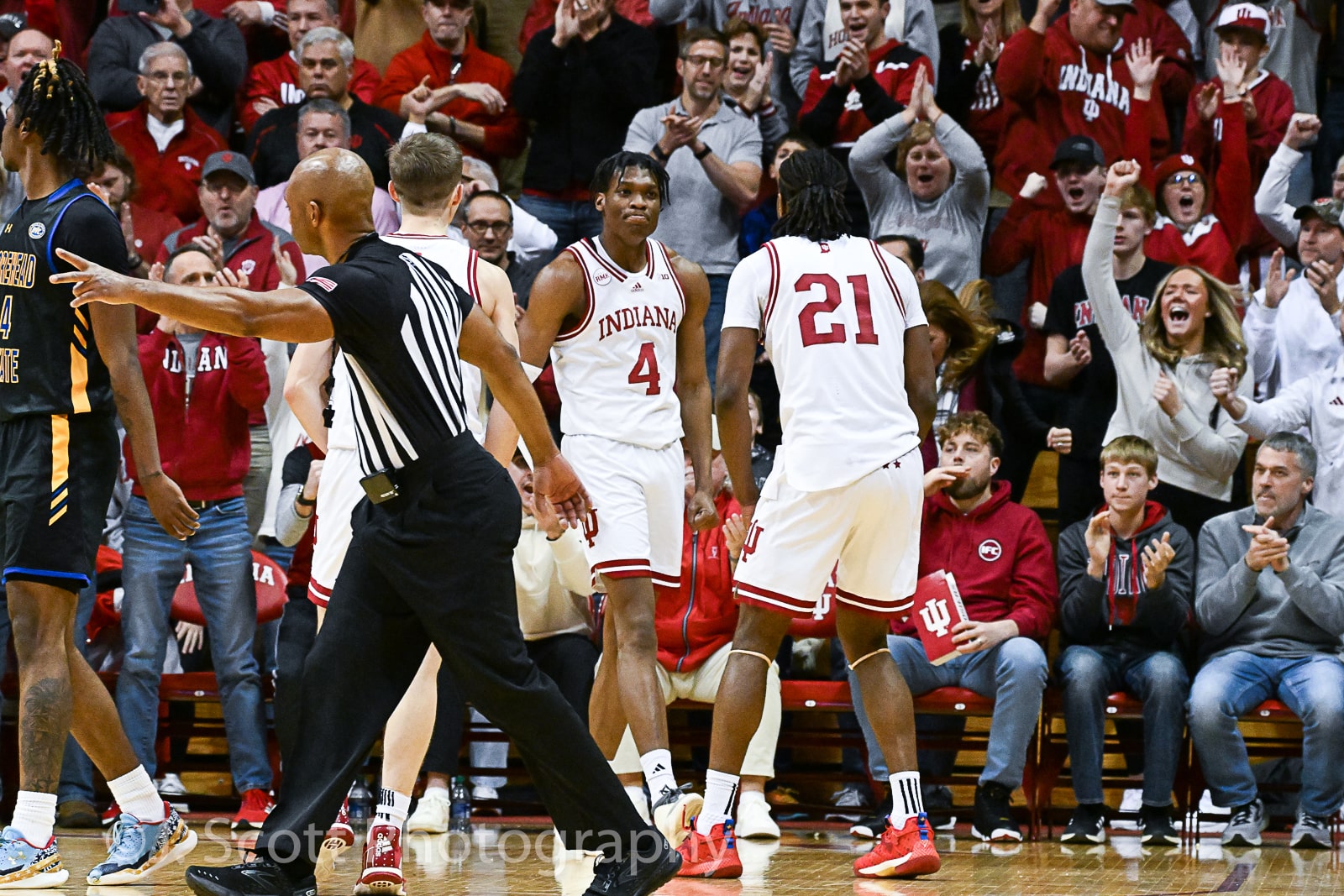 Featured image for Indiana narrowly escapes upset against Morehead State in thrilling 69-68 victory