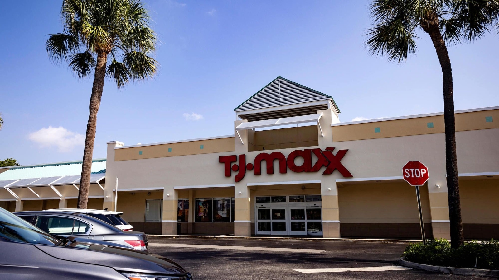 Featured image for Retail Workers at TJ Maxx and Marshalls Now Wearing Body Cameras