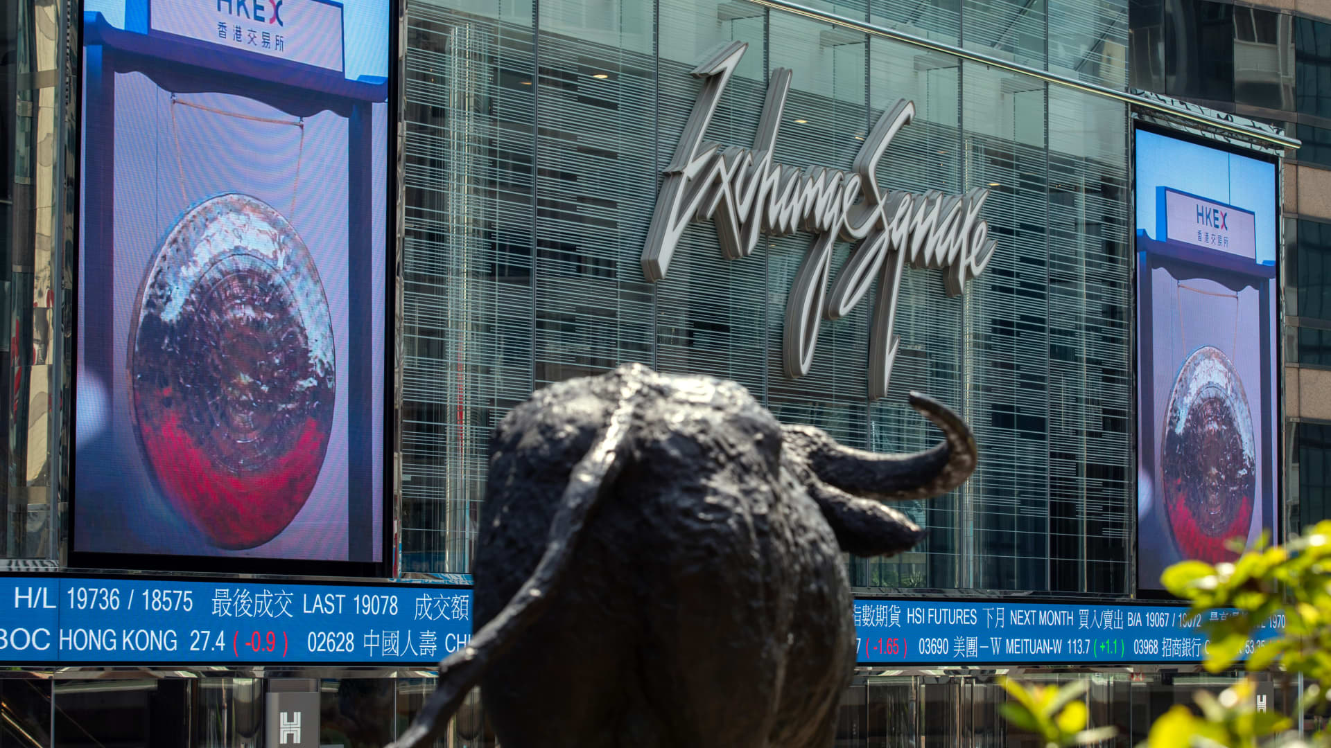 "Japan's Nikkei 225 Continues Record Rally as Asian Markets Fluctuate"