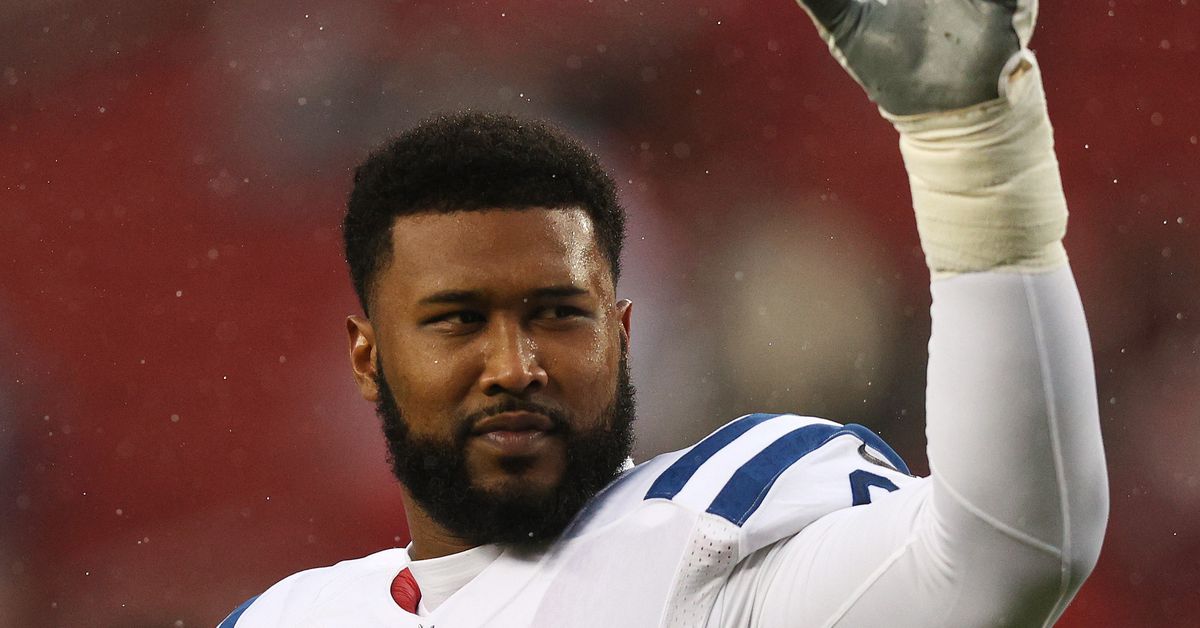 Featured image for 49ers' DeForest Buckner Finds Javon Hargrave's Contract Amusing