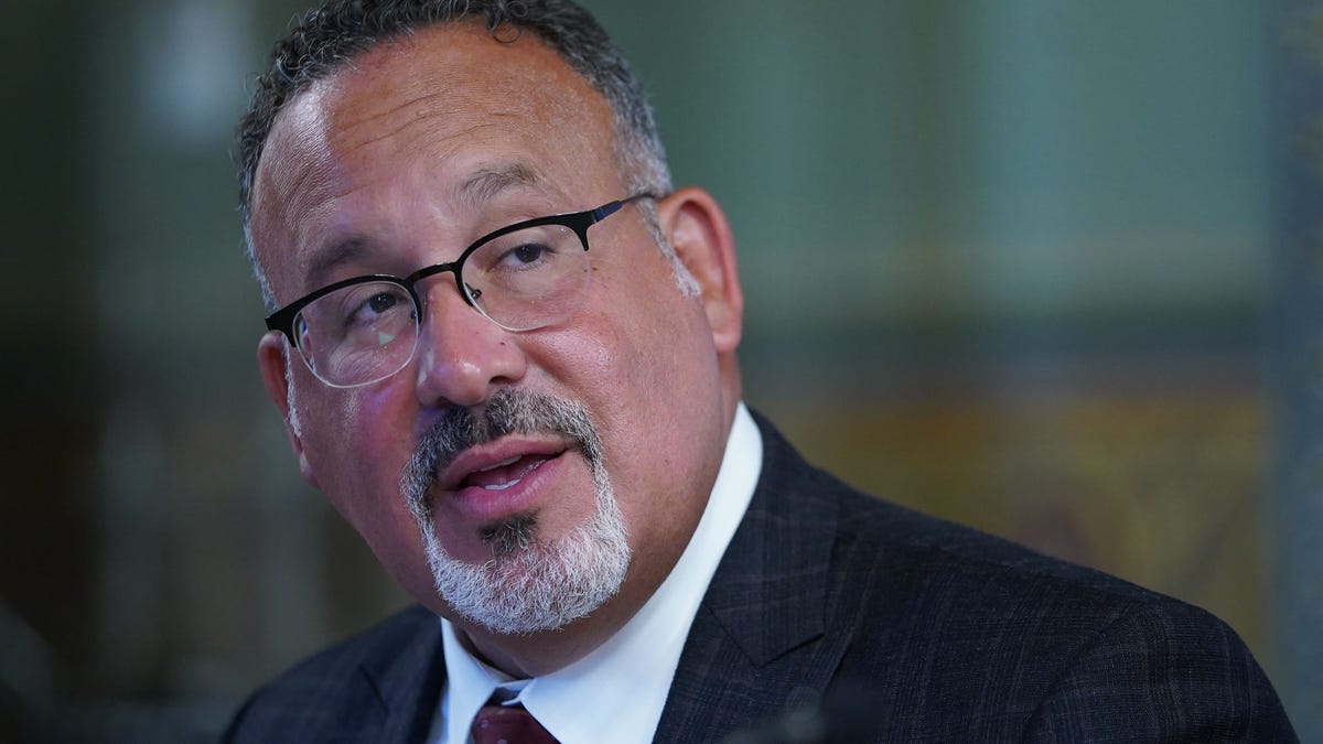 "Education Department's FAFSA Errors Delay Financial Aid for Thousands of Students"