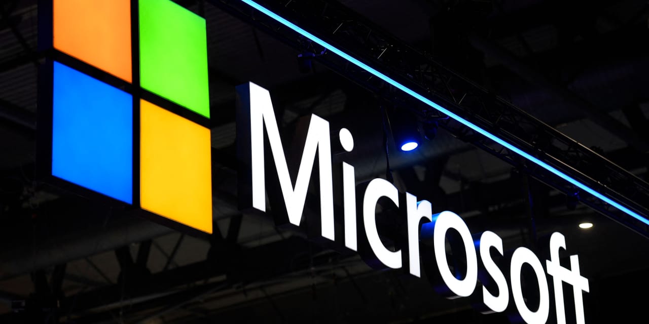 "Microsoft Surpasses Apple in Market Value for the First Time in 18 Years"