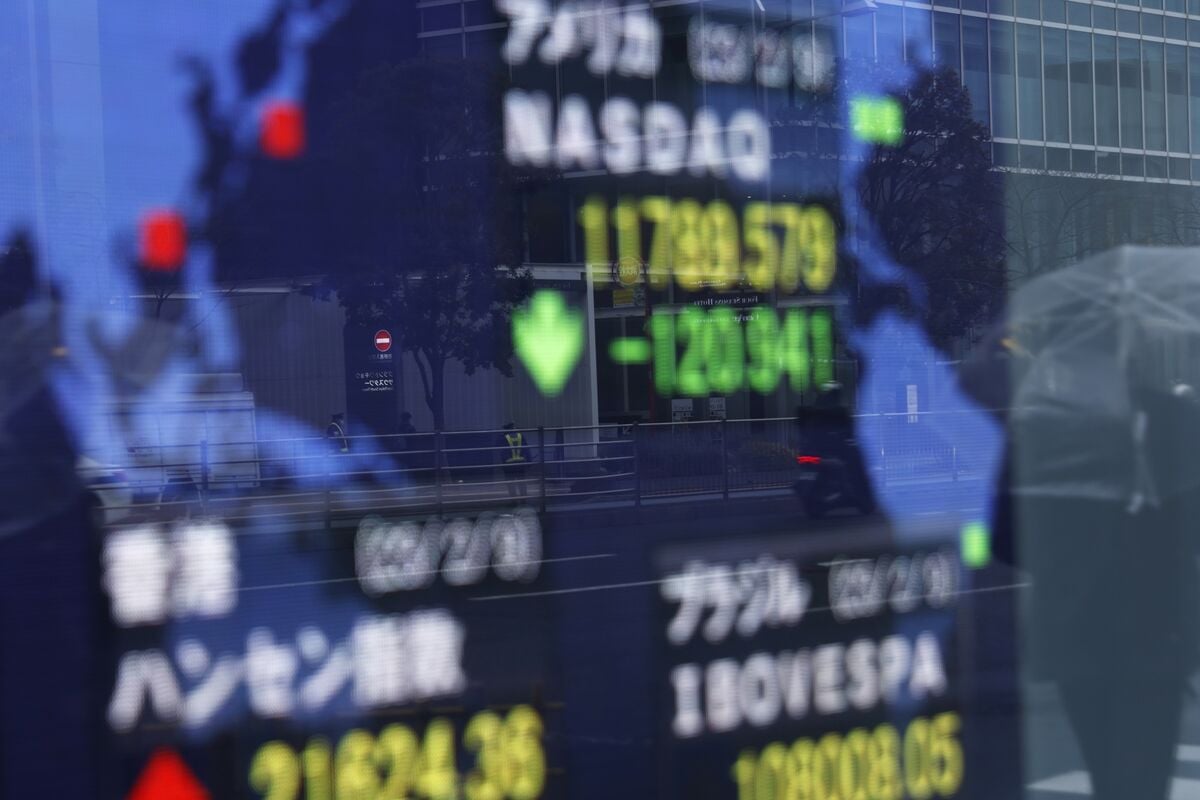 Investor Confidence Wavers as Asian Stocks Dip and China's Selloff Deepens