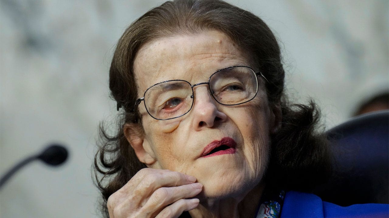 Senator Feinstein's Confusion and Reliance on Aides in Senate Duties