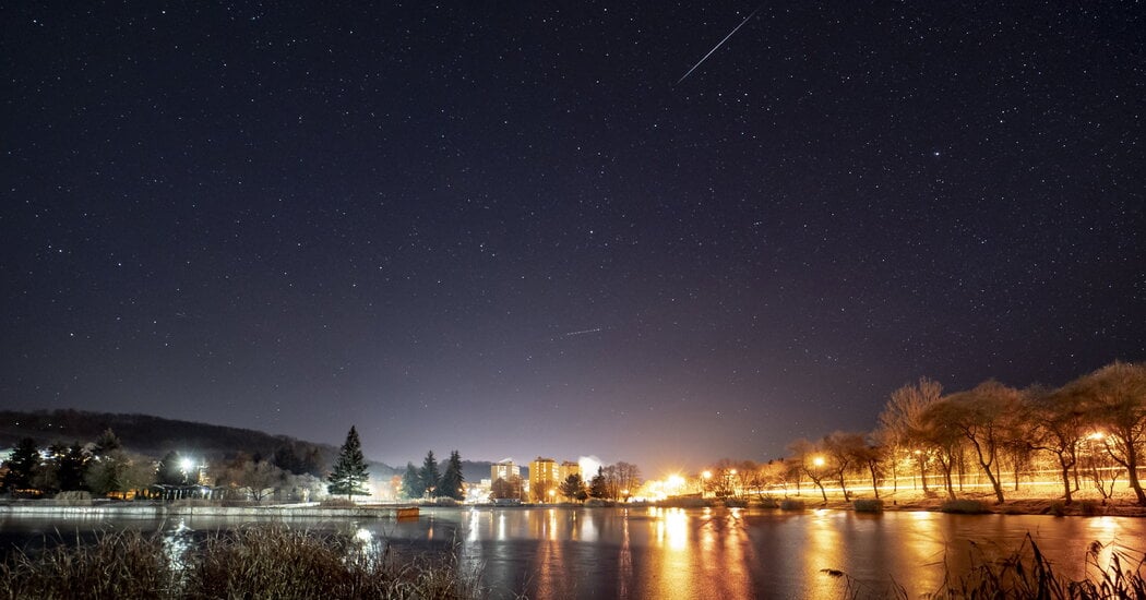 Featured image for 2023's Spectacular Meteor Showers: A Guide to Watching the Geminids in Chicago and Hungary