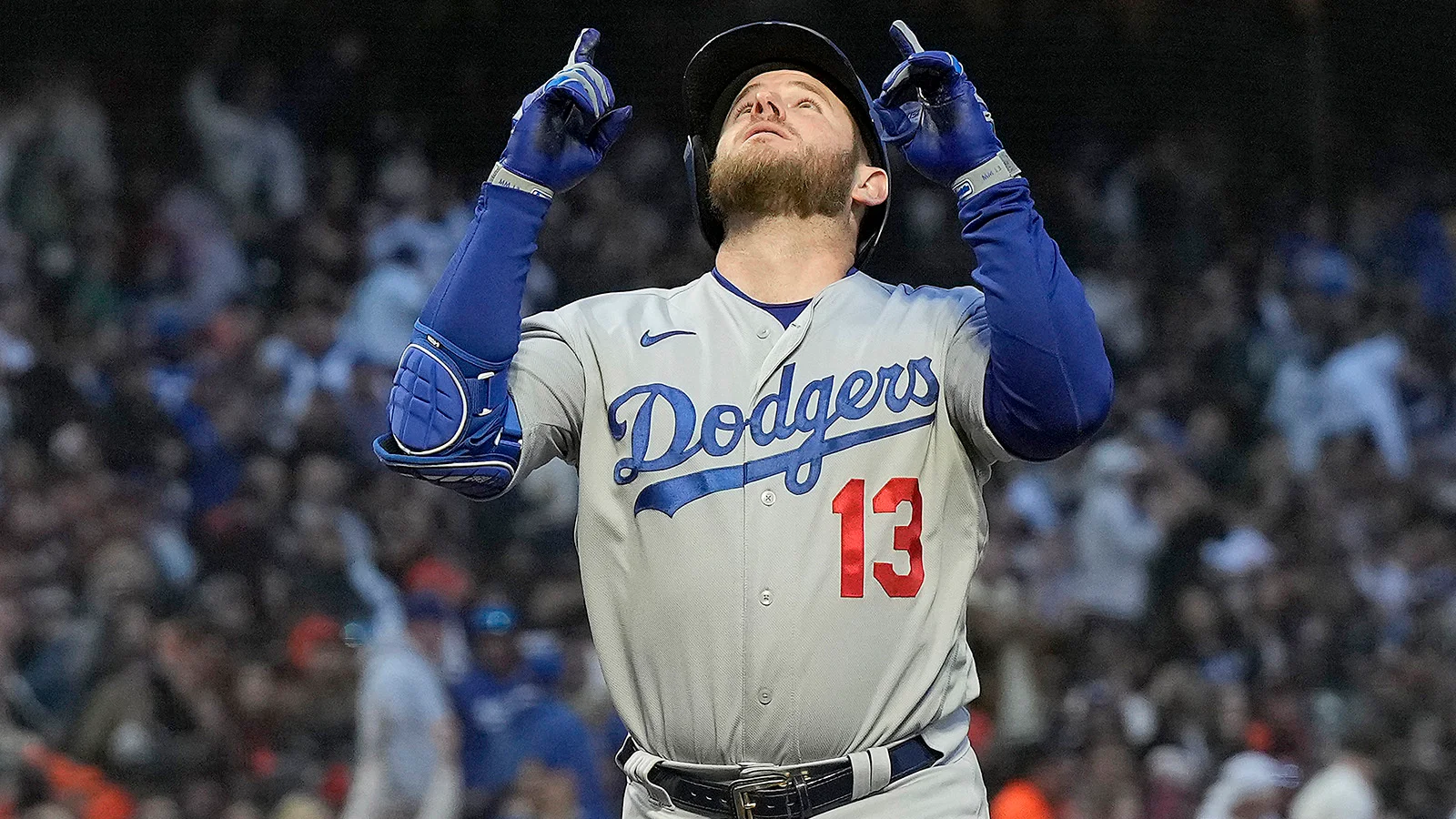 Max Muncy Dominates Giants with Career-High Performance.