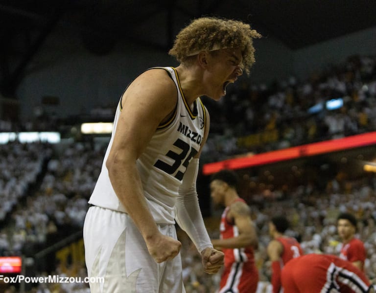 Featured image for "Rivalry Renewed: Kansas vs. Missouri in Border Showdown"