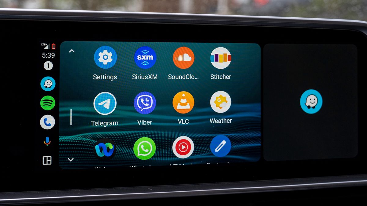 Featured image for "Android Auto's New Parking Feature Eases Drivers' Worries"