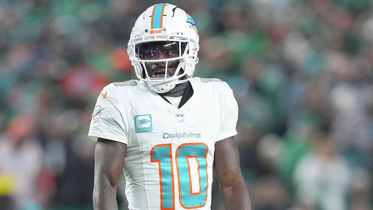 Featured image for Tyreek Hill's Hip Injury Raises Concerns for Dolphins