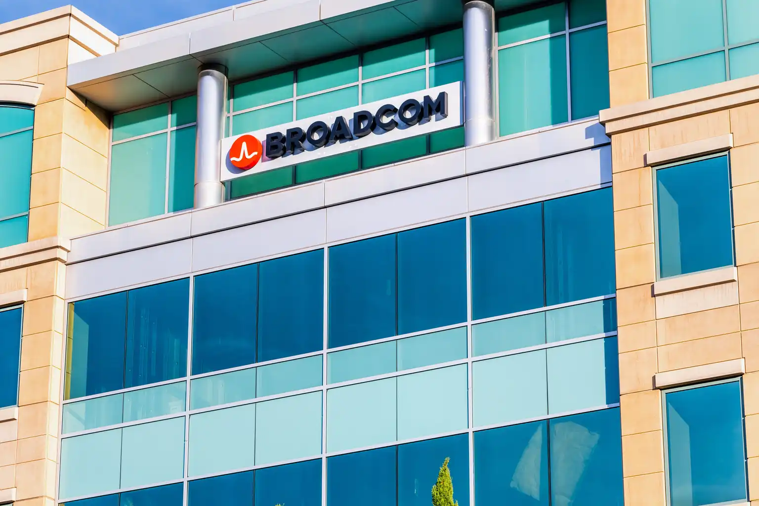 Broadcom Stock: Evaluating Growth Potential Amid Market Fluctuations