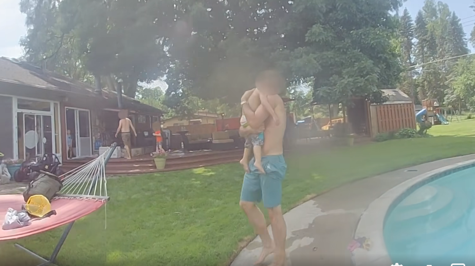 Heroic Police Officer Saves Two Children from Drowning in Dramatic Rescues
