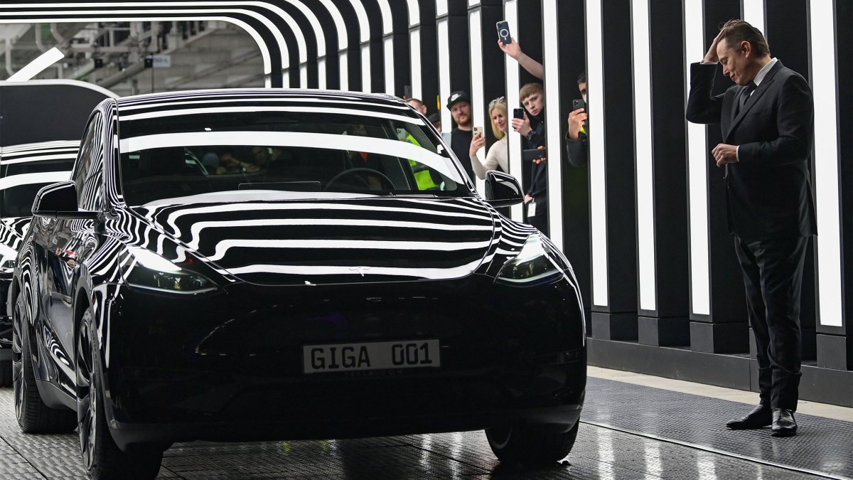 "Tesla's Global Workforce Slashed by Over 10% in Recent Layoffs"